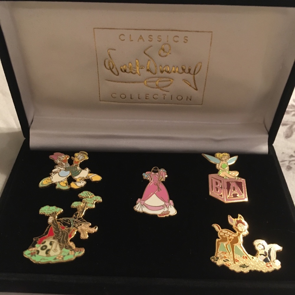 Disney Classic Pin Set